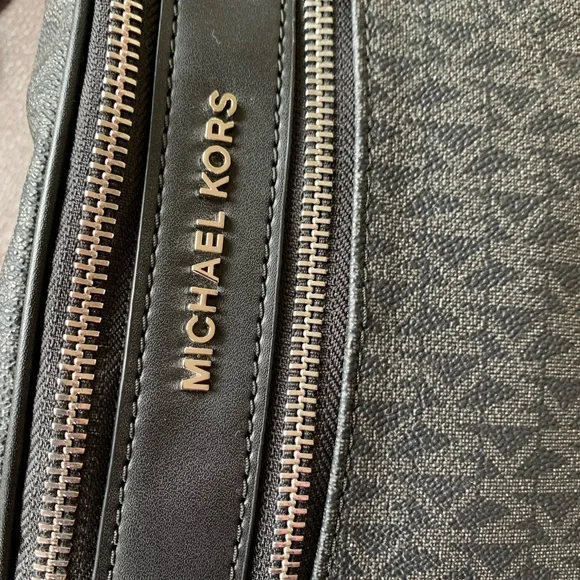 Michael Kors ✨ Kenly Belt Bag - Picture 3 of 4